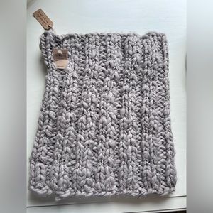 American Eagle infinity scarf - NEW with tags